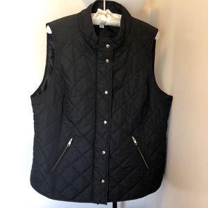 Crown & Ivy black quilted vest Sz XL